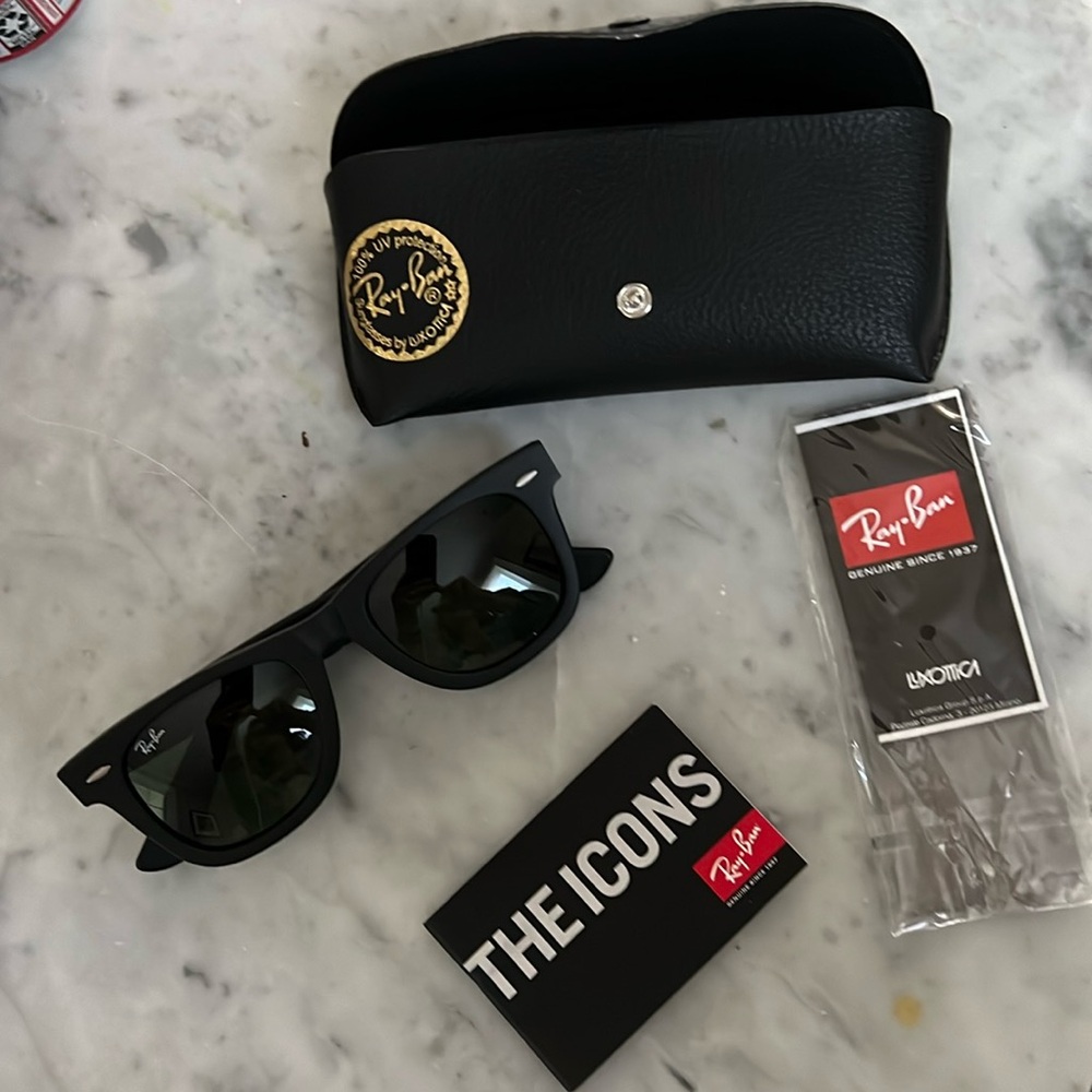 Matte black Rayban Wayfarers RB2140